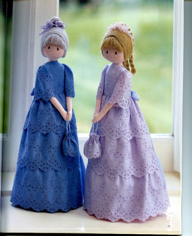 Куколки в красивых платьях